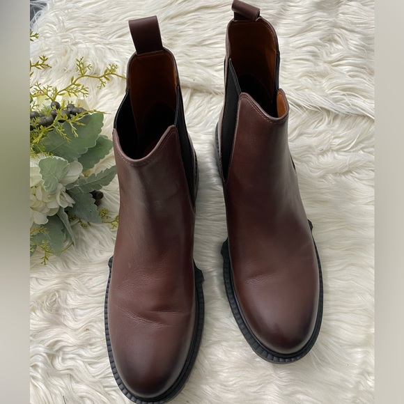 NWT COACH
Lyden Leather Chelsea Booties - Picture 3 of 12